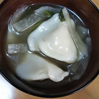 水餃子入り中華スープ